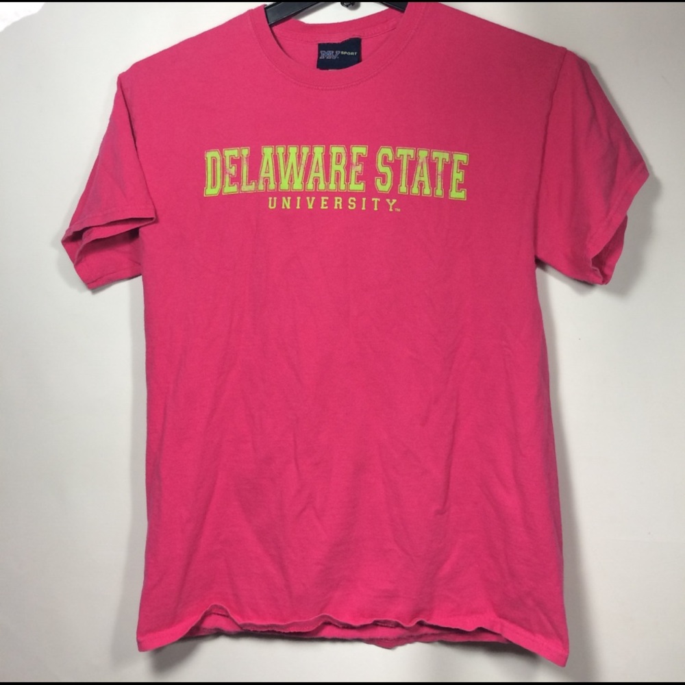 Men's Size medium Delaware state university Tee