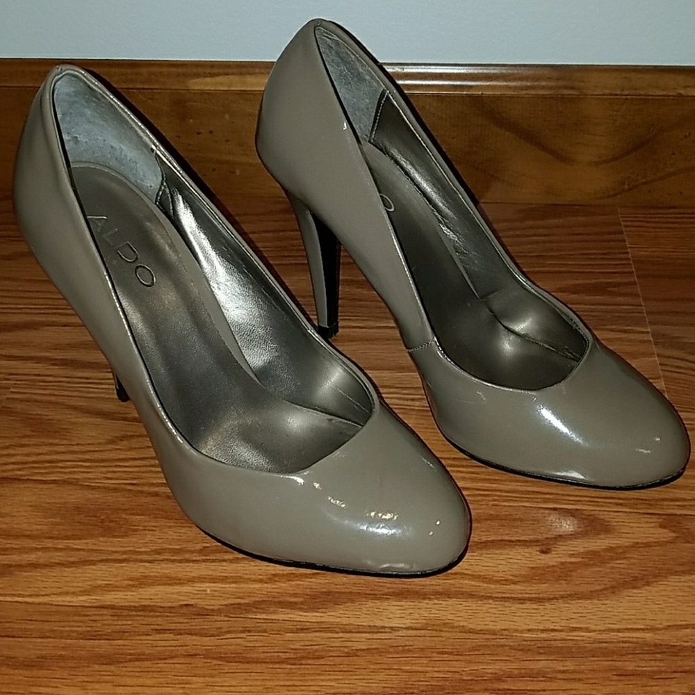 ALDO high heel pumps 4" heel EUC taupe grey