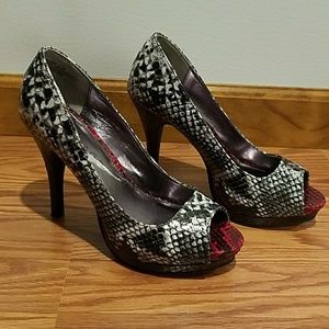 Rampage 4" heel peep toe pump snake skin platform