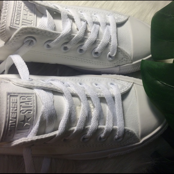 CONVERSE CHUCK TAYLOR WHITE WOMENS LOW TOPS SHOES - Picture 3 of 6