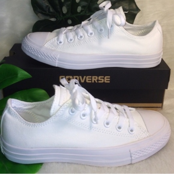 CONVERSE CHUCK TAYLOR WHITE WOMENS LOW TOPS SHOES - Picture 2 of 6
