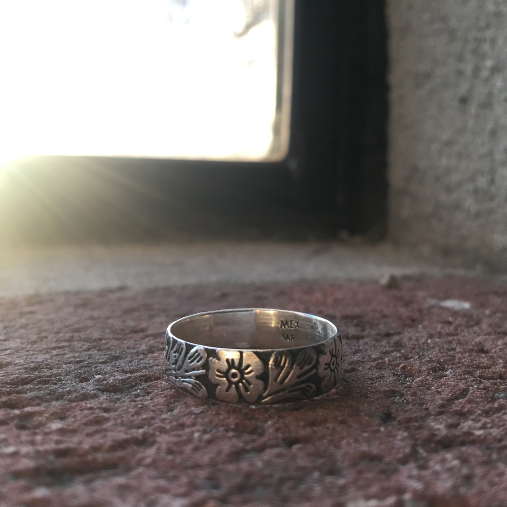 Sterling Silver Floral Detail Ring