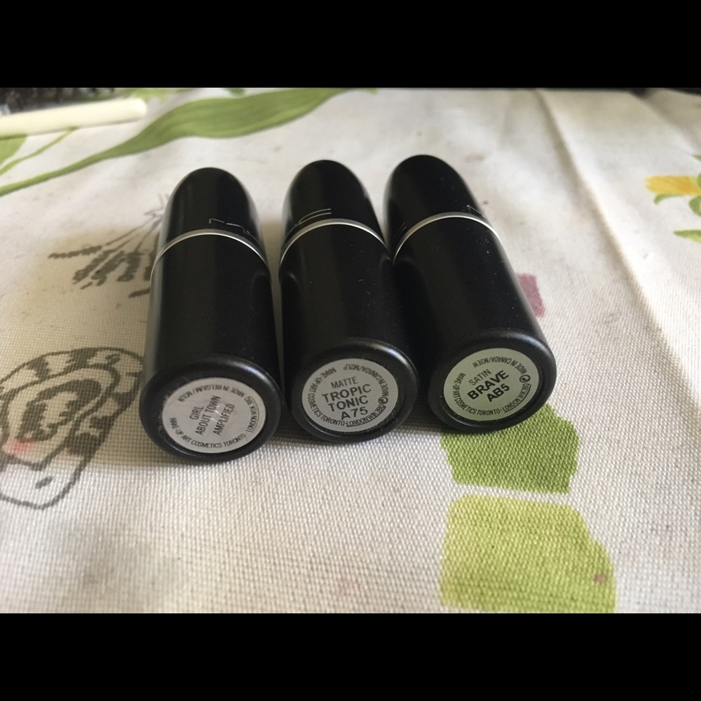 MAC LIPSTICK - Picture 2 of 3
