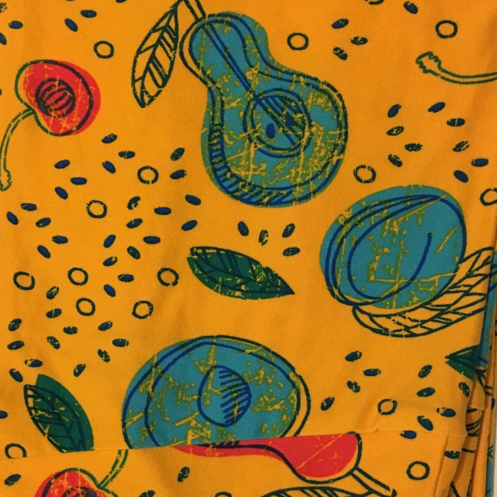 NWOT. LuLaRoe leggings! Fruits 🍐🍎
