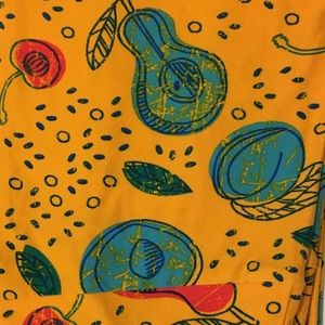 NWOT. LuLaRoe leggings! Fruits 🍐🍎
