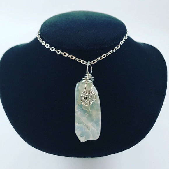 RESERVED! Women boho light green quartz necklace - Picture 3 of 6