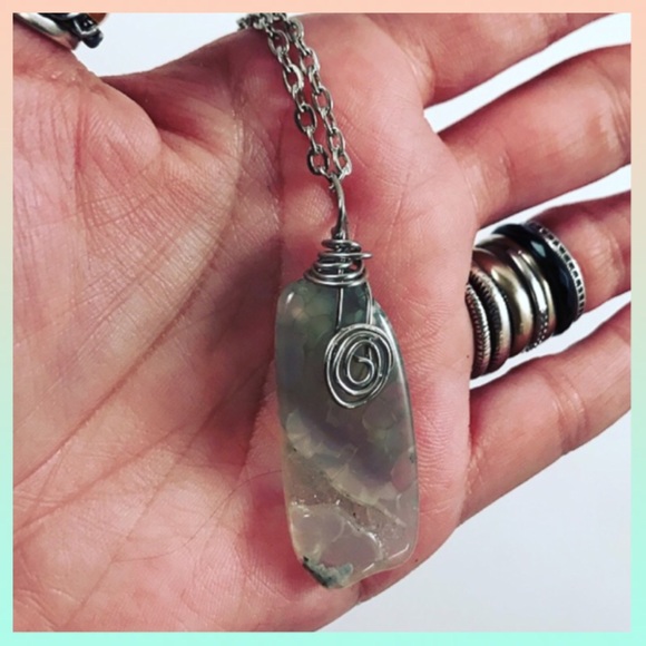 RESERVED! Women boho light green quartz necklace - Picture 5 of 6