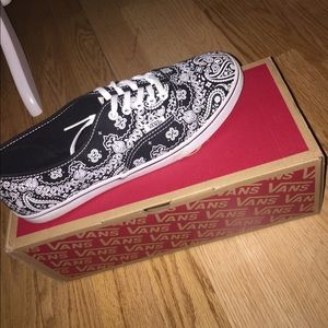 VANS black white bandana shoes