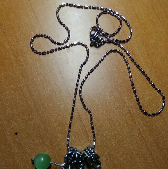 🐸 HANDCRAFTED GREEN FAUX JADE FROG TIBETAN SILVER NECKLACE CHARM  18" CHAIN - Picture 4 of 4