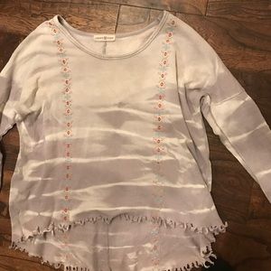 ❤SOLD❤ Altar'd State long sleeve high-low shirt