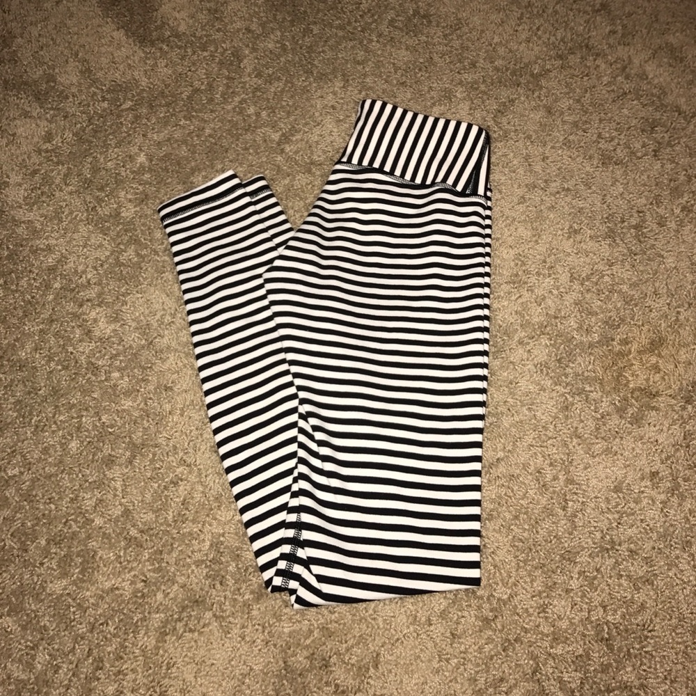 Lululemon long stripped leggings with pink inside