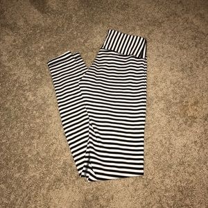Lululemon long stripped leggings with pink inside