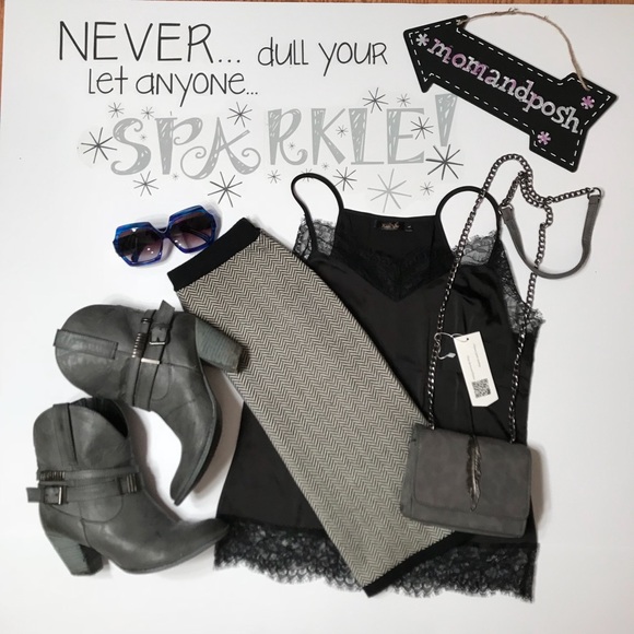 LAST Gray Leather Feather detail messenger clutch - Picture 8 of 8