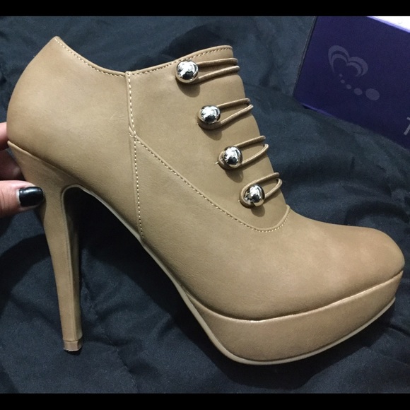 Cute Ankle Boots - Picture 2 of 3