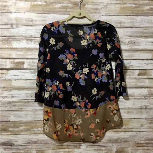 High-Low  Floral Top - Picture 2 of 3