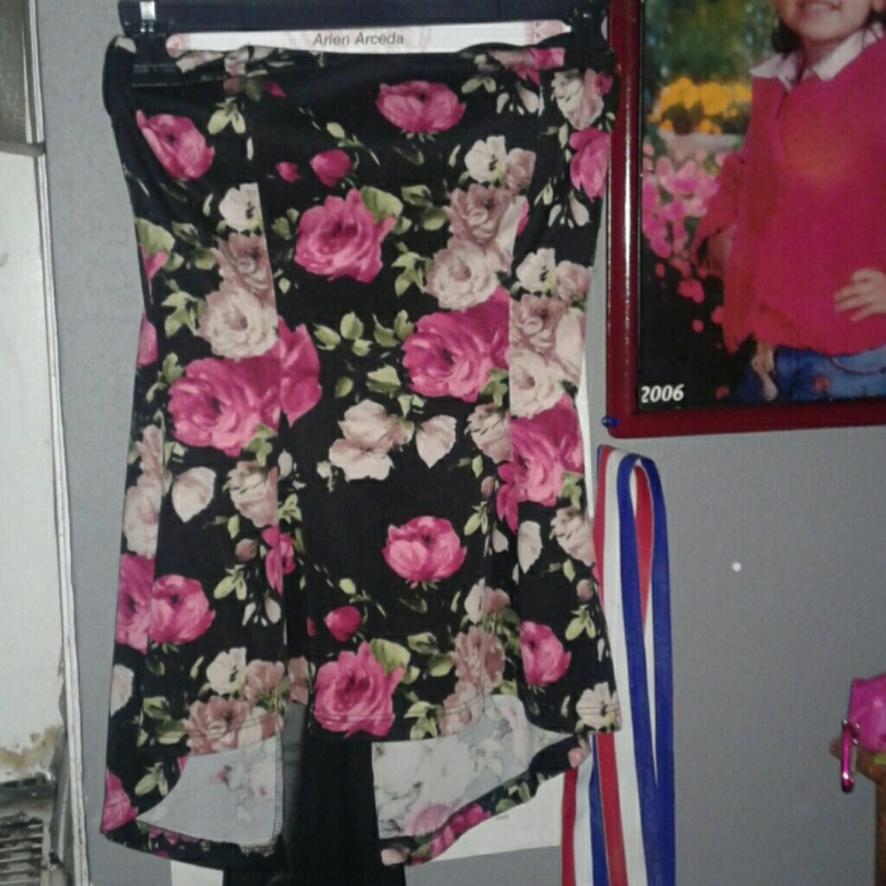 A flower high low shirt