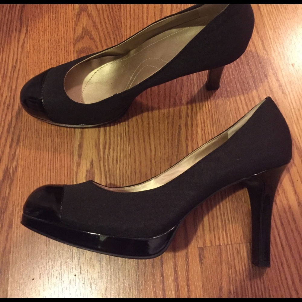 Tahari Black Heels