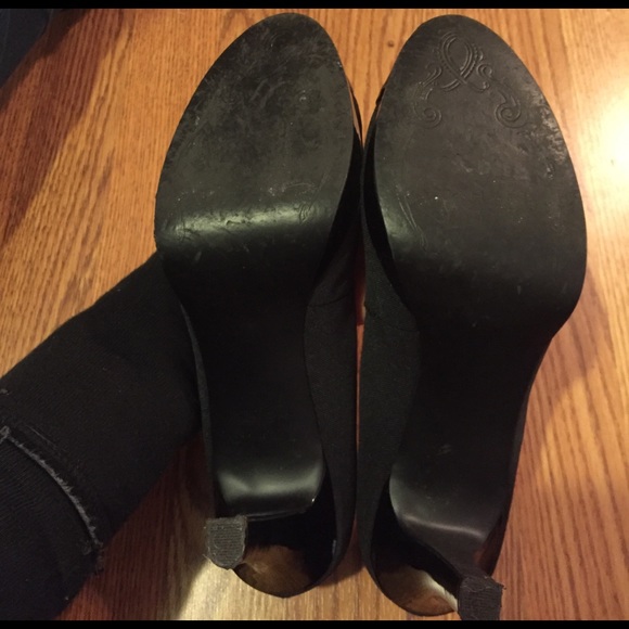 tahari black heels