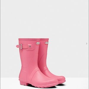 ISO light pink hunter boots!