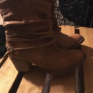 Dingo leather boots