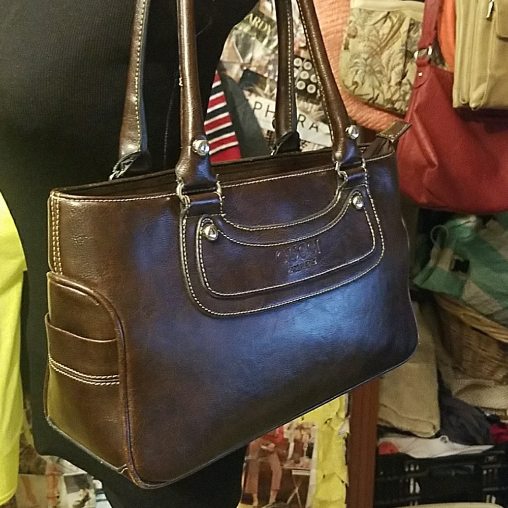 Super cute brown leather shoulder bag