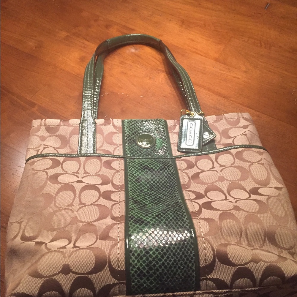 Coach classic logo with hunter green trim