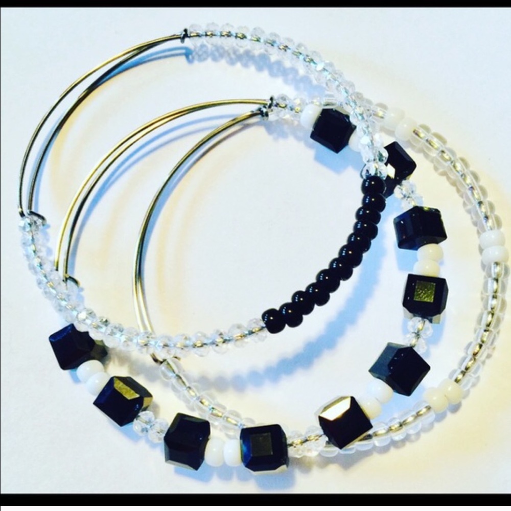 SET OF 4 glass beads bracelets