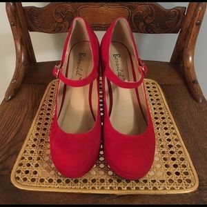 Bonnibel wedge pumps red