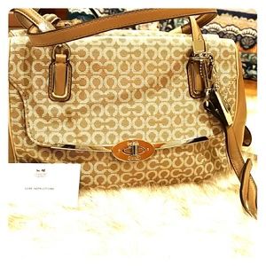 Coach handbag in excellent condition, rarely used.