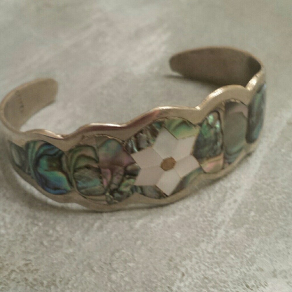 🐦 Abalone MOP Cuff