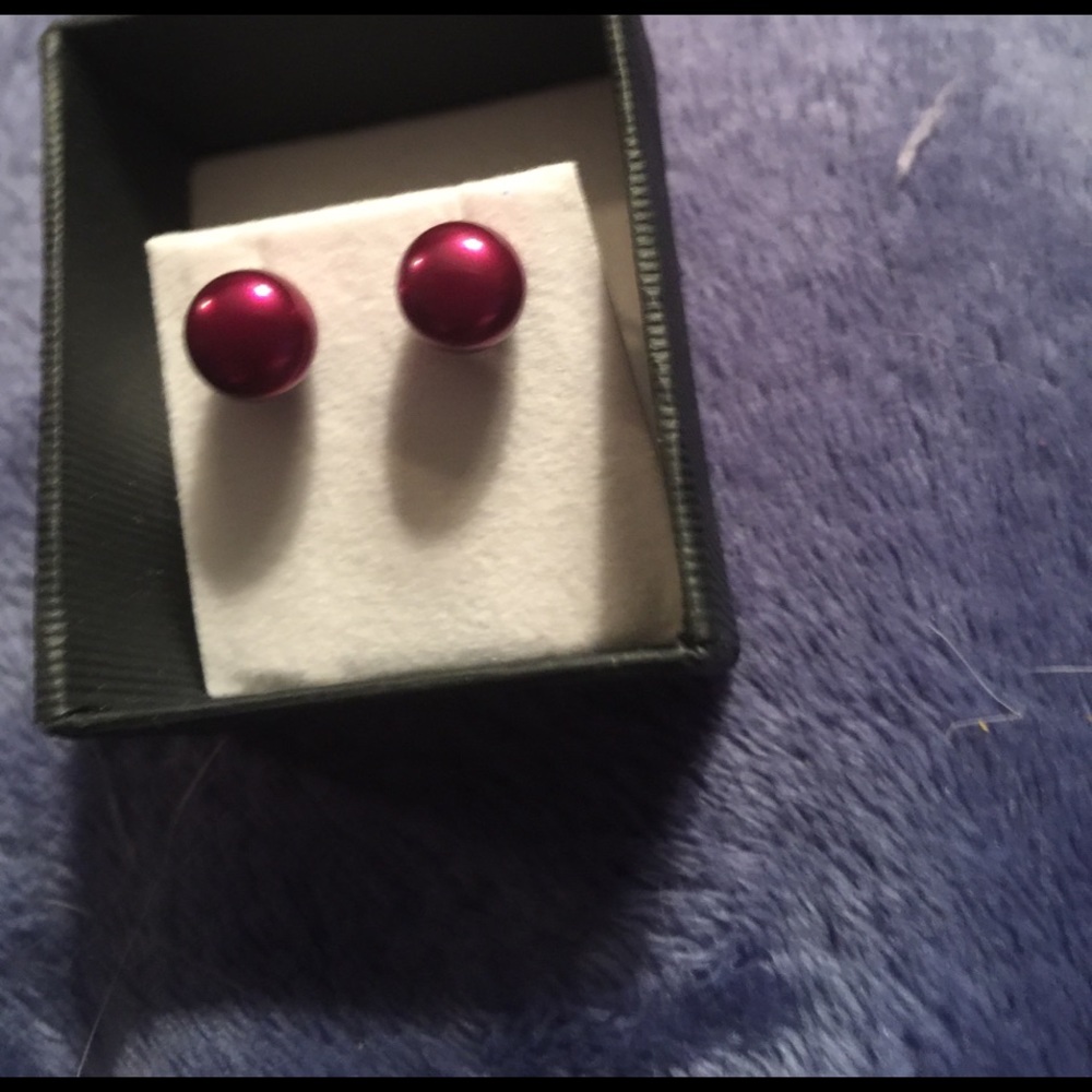 Honora collection Cherry pearl posts