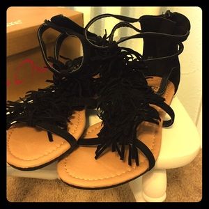 Bella Marie Fringe Gladiator Black Sandal 8.5