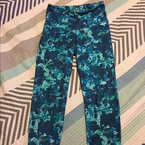Old Navy workout crops, size Small