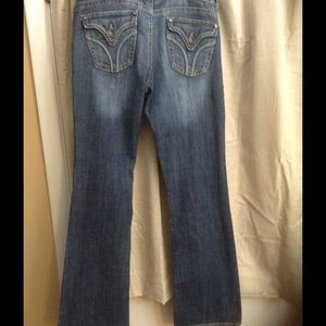Very nice jolt 5 pocket jeans with a little bling.