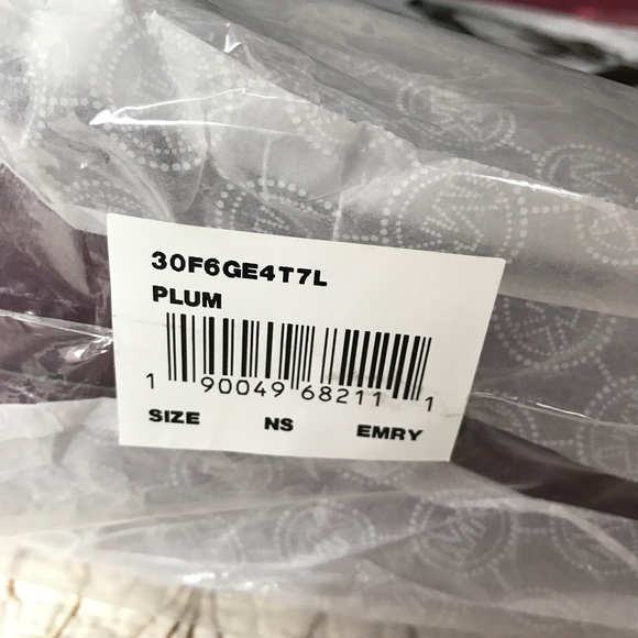 Michael Kors Emry Large Leather Tote - Picture 5 of 5