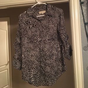 Grey cheetah print top