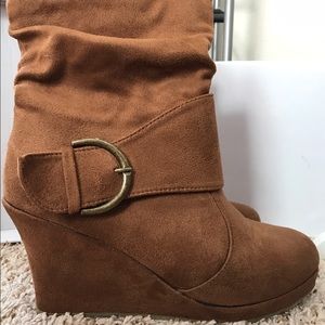 Suede cognac wedge booties