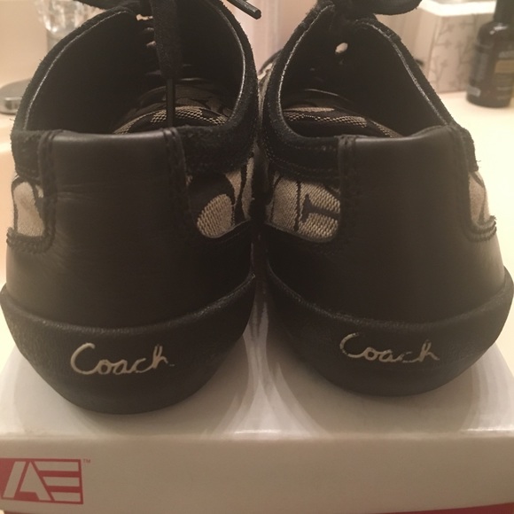 Authentic Coach Sneakers. Size 7.5 - Picture 4 of 4
