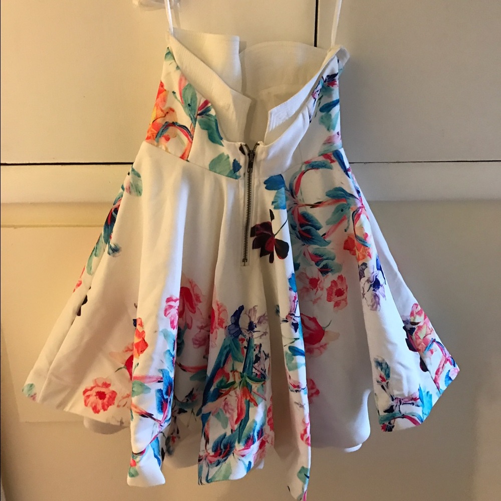 Spring dress - Picture 2 of 2