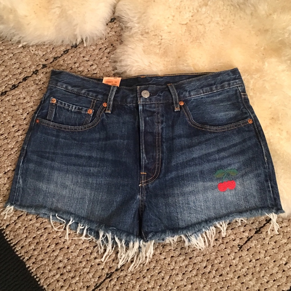 ☀️SUMMER SALE☀️Women's Custom Levi 501 Shorts🍒 - Picture 2 of 5