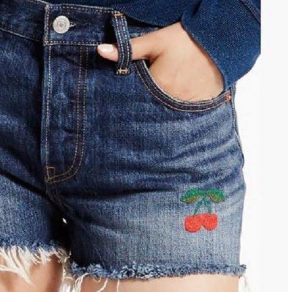 ☀️SUMMER SALE☀️Women's Custom Levi 501 Shorts🍒 - Picture 3 of 5