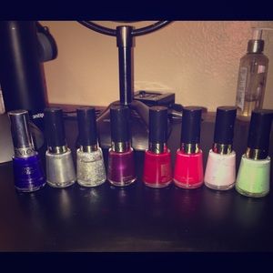 Revlon Nail Polish Lot: 8 nail polishes!!