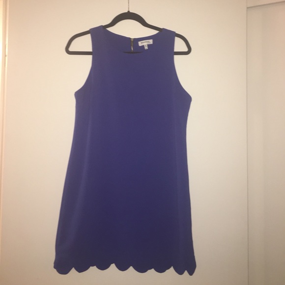 Size M dress. Perfect for work or play - Picture 1 of 4