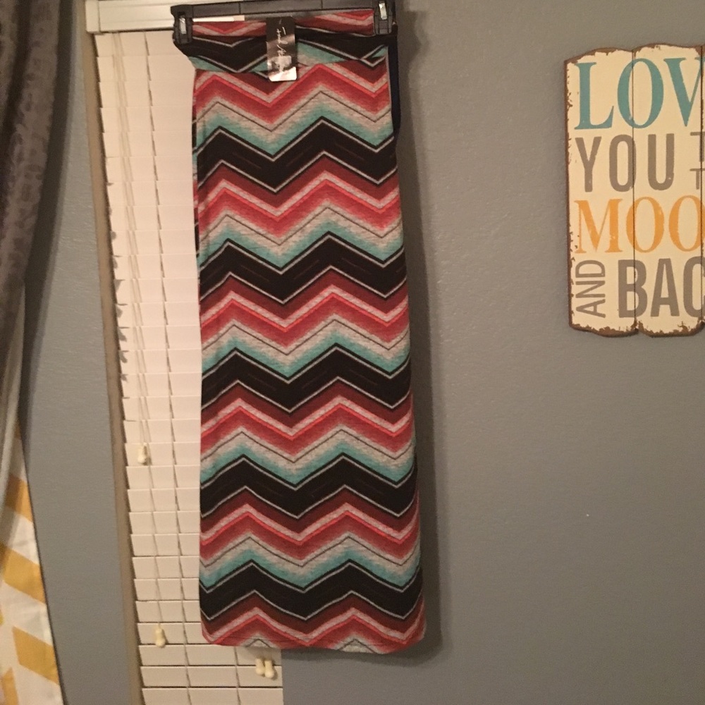 Skirt never worn , great condition