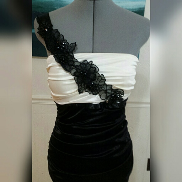Black and white dress - Picture 1 of 6