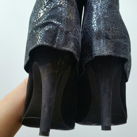 Bcbgeneration Earla Cuffed Boots - Picture 4 of 6