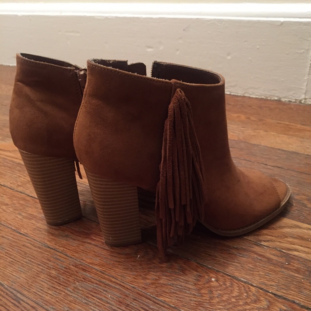 Express booties with fringe, excellent condition