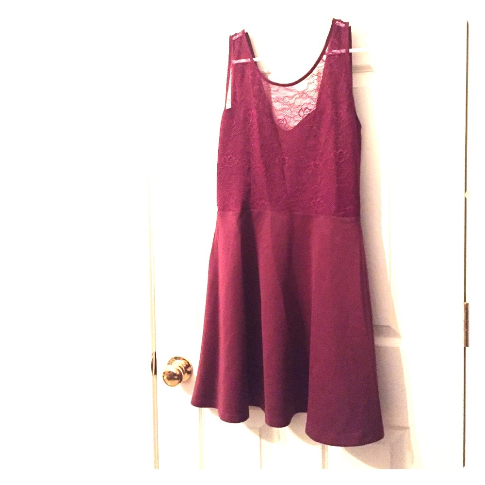 Sexy/Classy Maroon Lace Party Dress w/Low V back