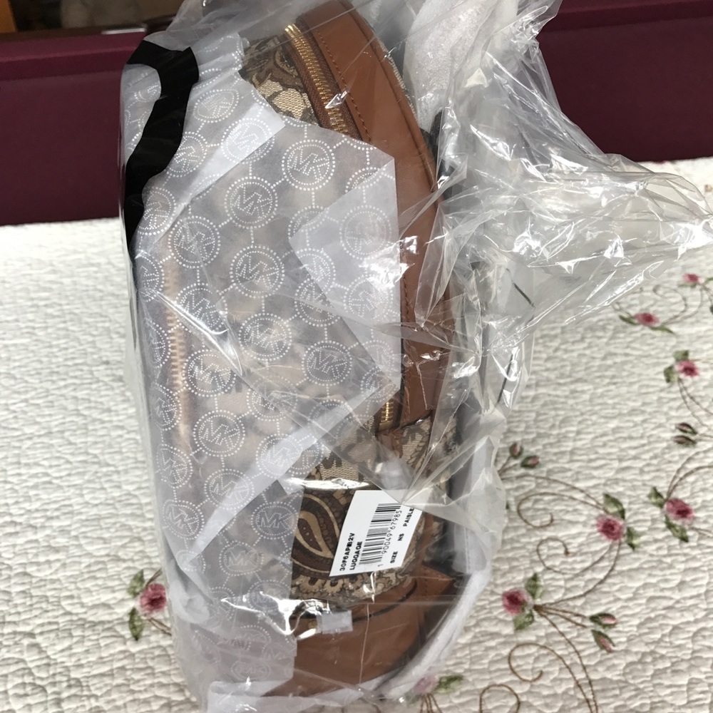 Michael Kors STUDIO Paisley Rhea Medium Backpack - Picture 5 of 5