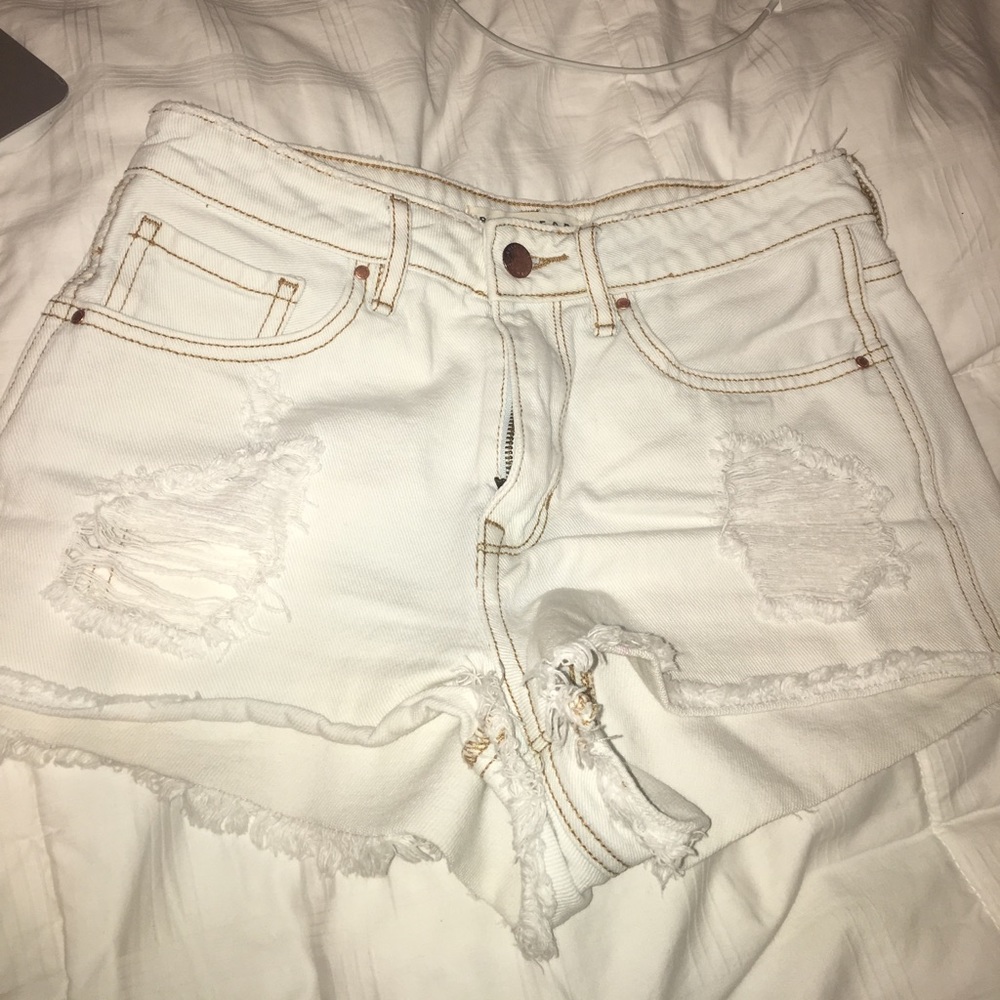 BULLHEAD DENIM CO. WHITE WASH RIPPED RISE SHORTS